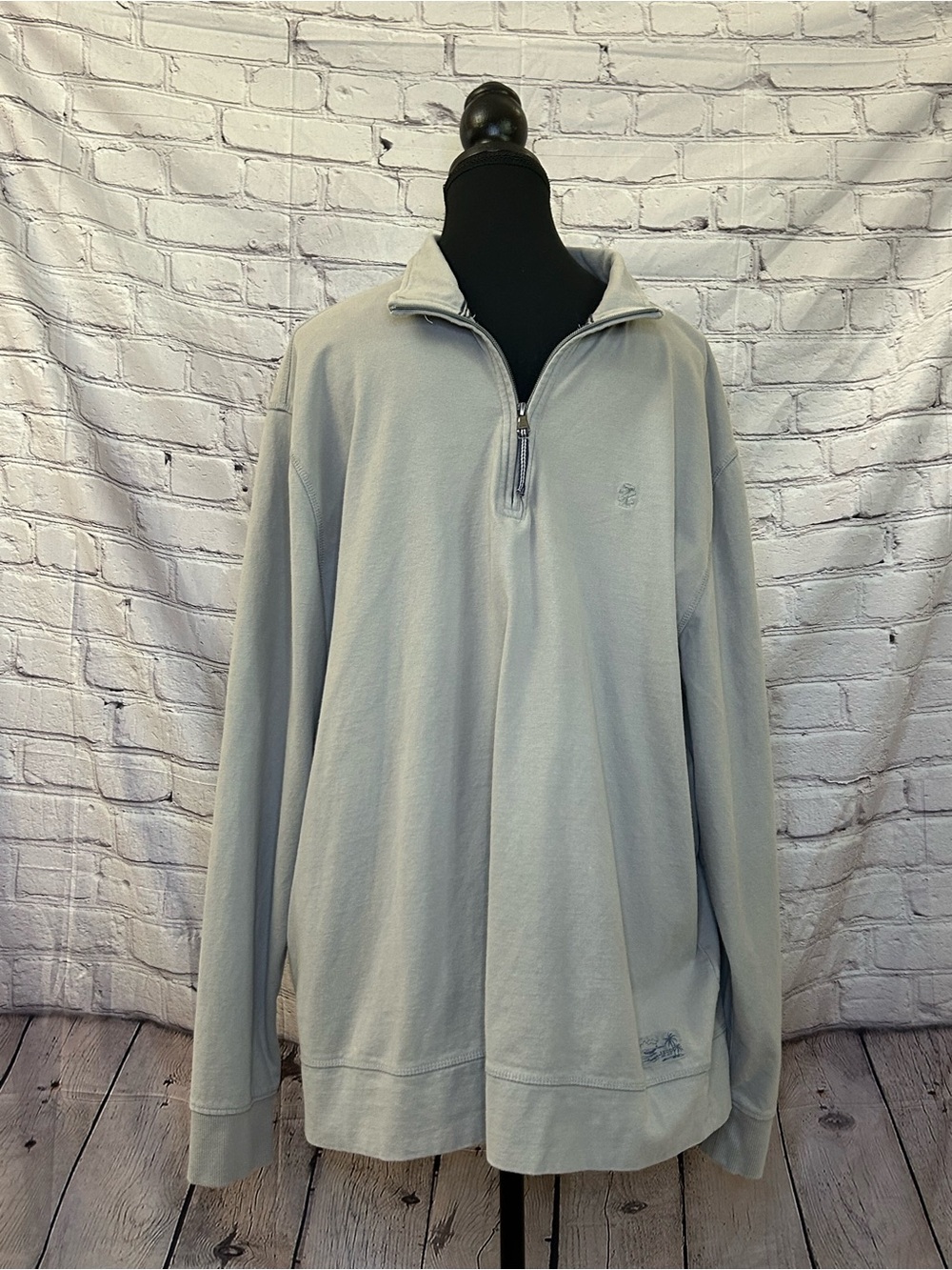 Izod Men's Light Gray Quarter-Zip Sweatshirt Pullover